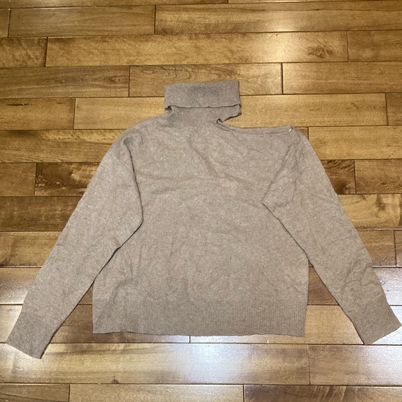 100% Cashmere Heather Camel Turtleneck Sweater Size: Large (Charter Club) - Picture 3 of 4